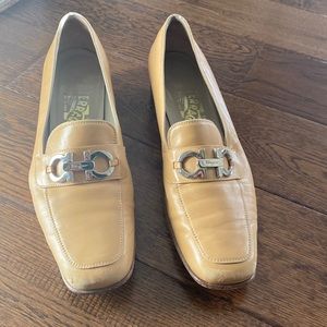 Ferragamo 9.5 narrow loafers
